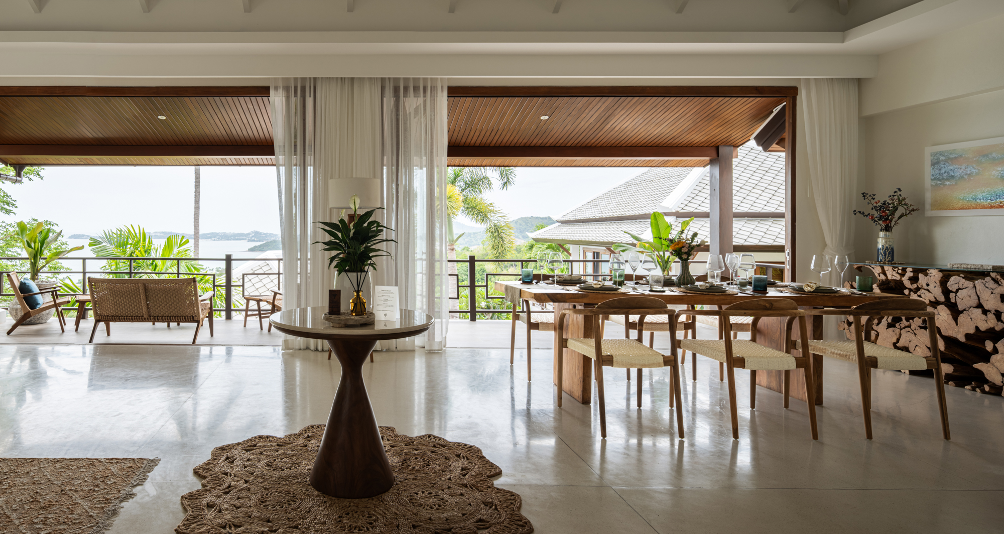 Dining balcony